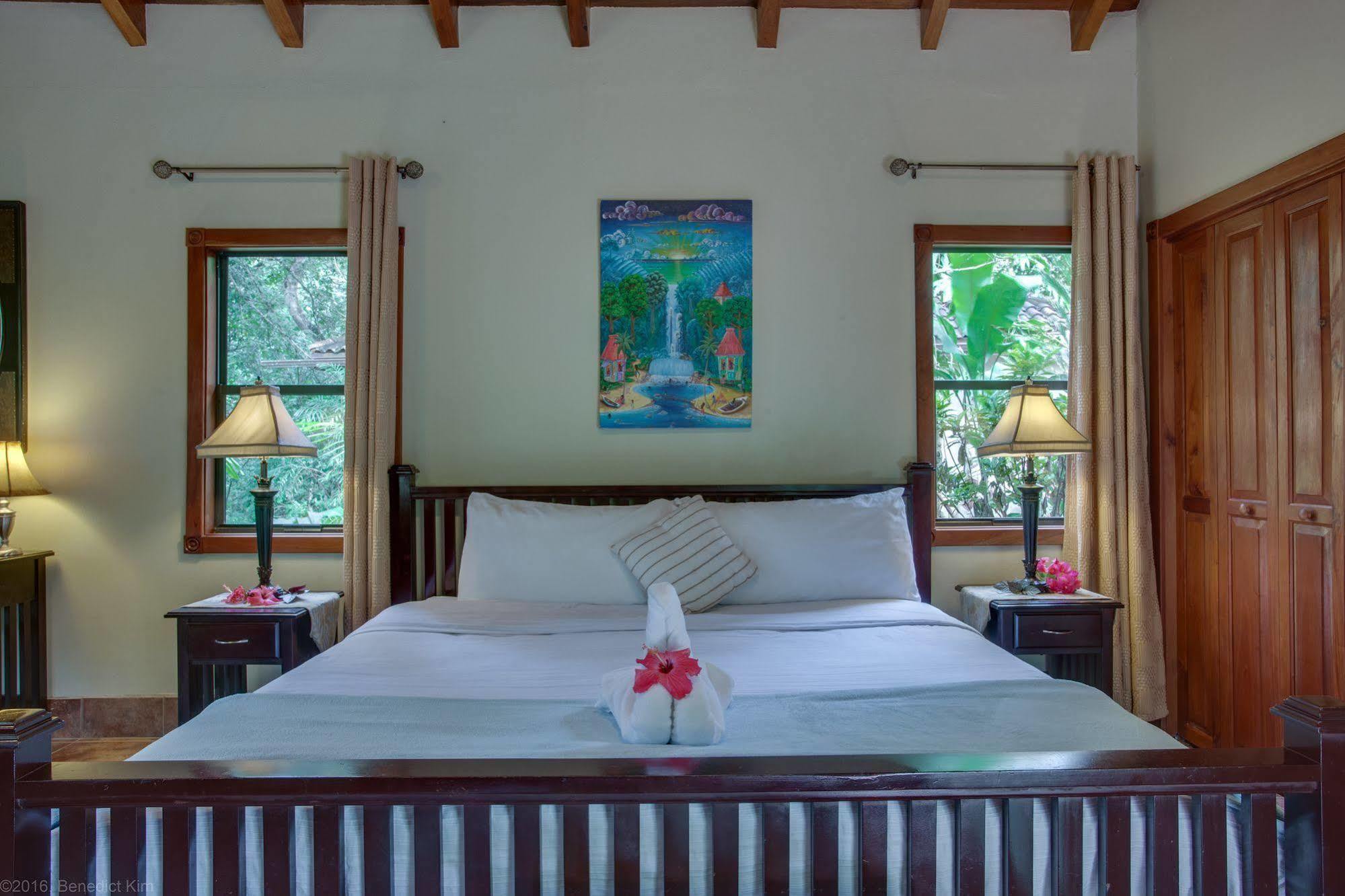 Mystic River Resort San Ignacio Exteriör bild