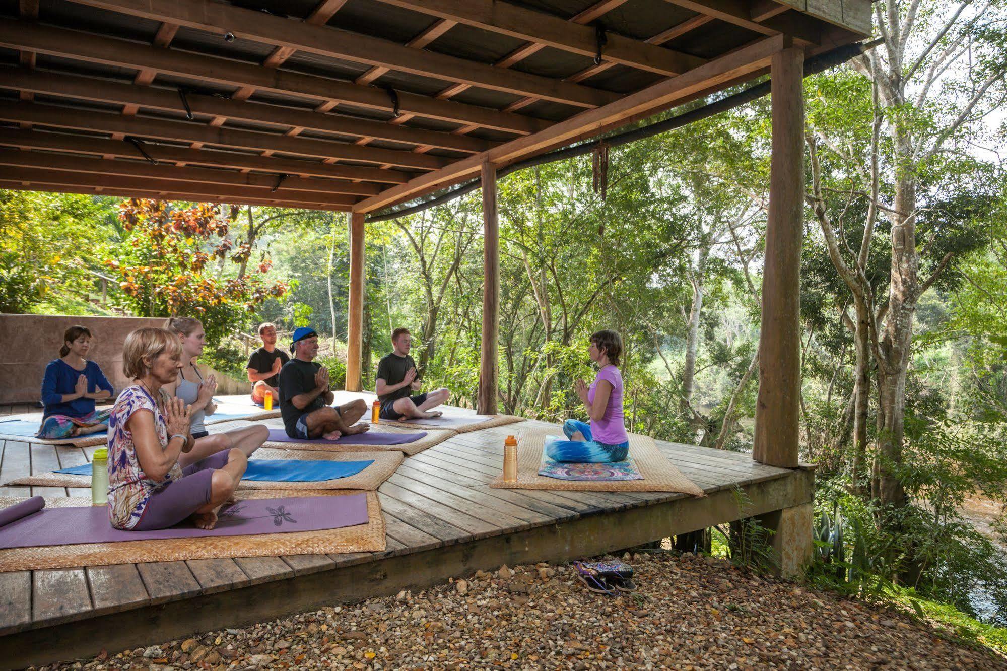 Mystic River Resort San Ignacio Exteriör bild