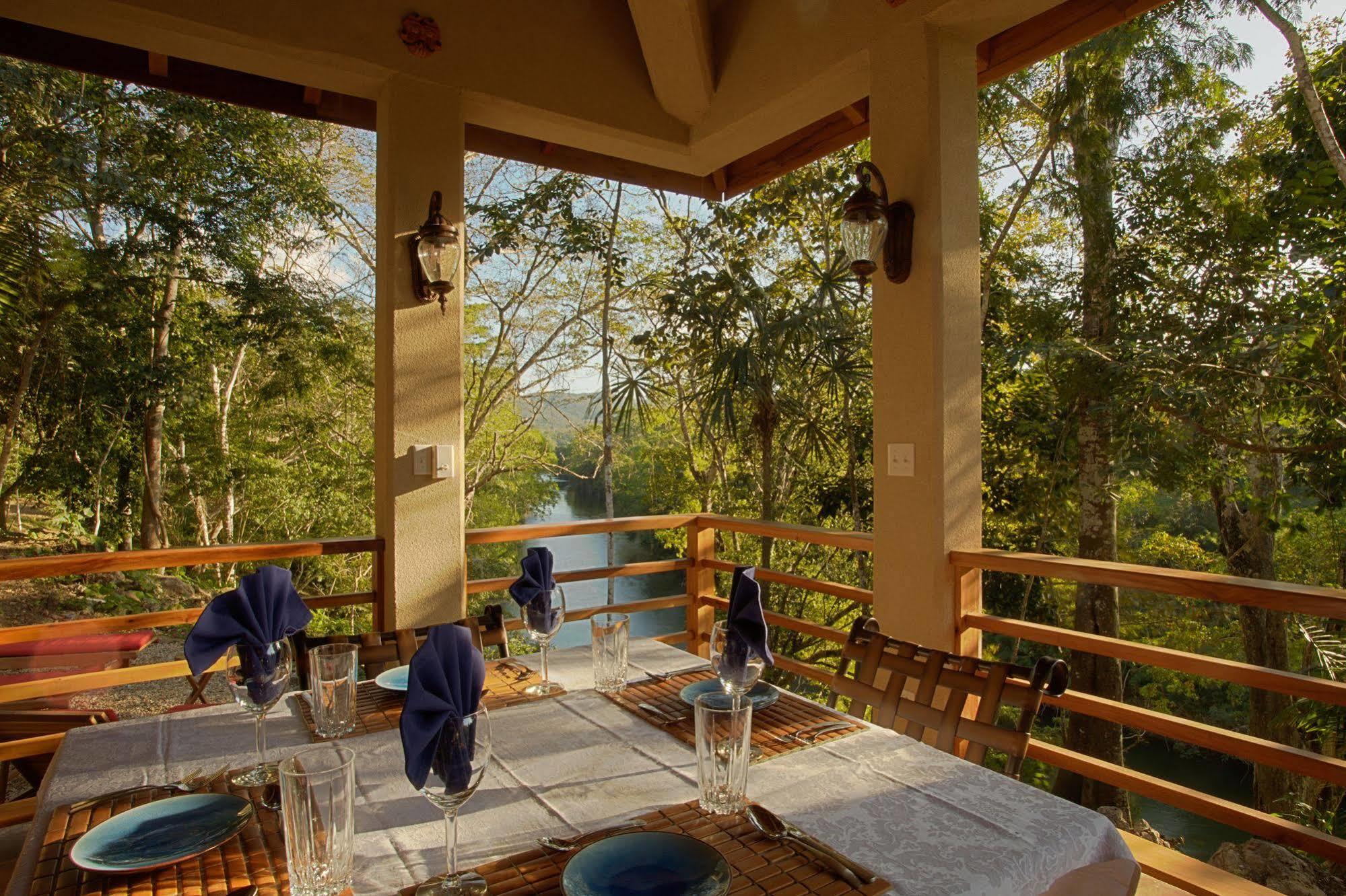 Mystic River Resort San Ignacio Exteriör bild